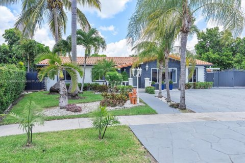 Villa ou maison à vendre à Miami, Floride: 4 chambres, 309.64 m2 № 1790423 - photo 4