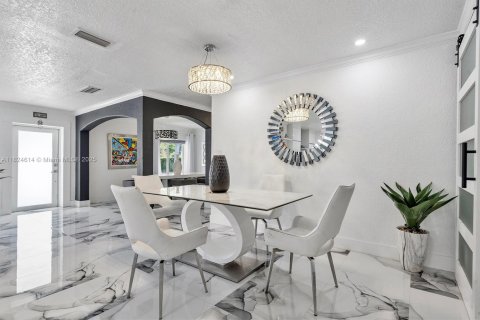 Villa ou maison à vendre à Miami, Floride: 4 chambres, 309.64 m2 № 1790423 - photo 19