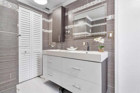 Villa ou maison à vendre à Miami, Floride: 4 chambres, 309.64 m2 № 1790423 - photo 28