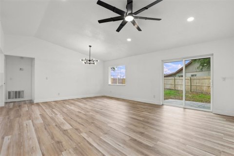 House in Orlando, Florida 3 bedrooms, 145.02 sq.m. № 2396190 - photo 7