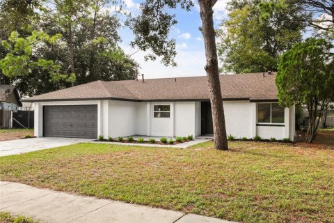 House in Orlando, Florida 3 bedrooms, 145.02 sq.m. № 2396190 - photo 2
