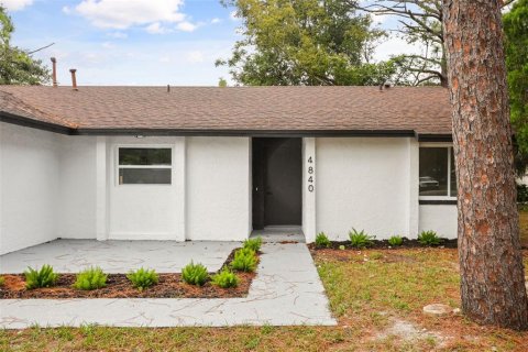 House in Orlando, Florida 3 bedrooms, 145.02 sq.m. № 2396190 - photo 4