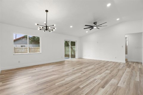 House in Orlando, Florida 3 bedrooms, 145.02 sq.m. № 2396190 - photo 10