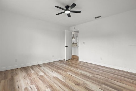 House in Orlando, Florida 3 bedrooms, 145.02 sq.m. № 2396190 - photo 17