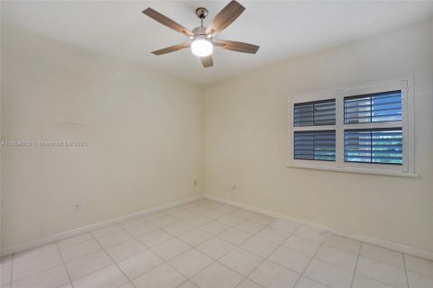Condo in Tamarac, Florida, 2 bedrooms  № 1888201 - photo 28