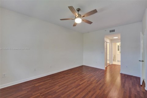 Condo in Tamarac, Florida, 2 bedrooms  № 1888201 - photo 21