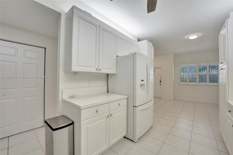 Condo in Tamarac, Florida, 2 bedrooms  № 1888201 - photo 12