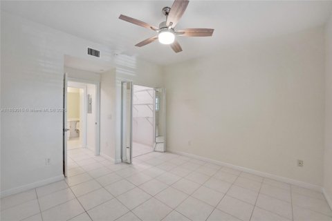 Condo in Tamarac, Florida, 2 bedrooms  № 1888201 - photo 29