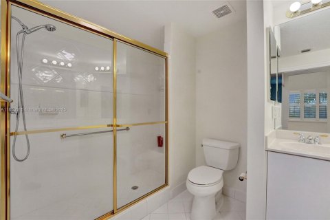 Condo in Tamarac, Florida, 2 bedrooms  № 1888201 - photo 25