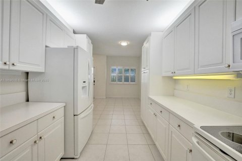 Condo in Tamarac, Florida, 2 bedrooms  № 1888201 - photo 7