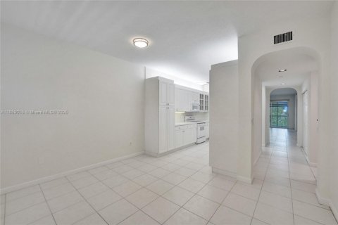 Condo in Tamarac, Florida, 2 bedrooms  № 1888201 - photo 5