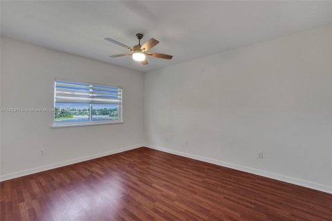 Condo in Tamarac, Florida, 2 bedrooms  № 1888201 - photo 19
