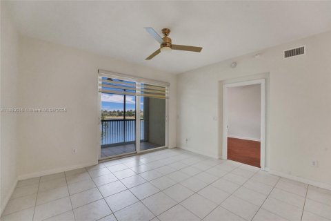 Condo in Tamarac, Florida, 2 bedrooms  № 1888201 - photo 15