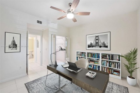 Condo in Tamarac, Florida, 2 bedrooms  № 1888201 - photo 27