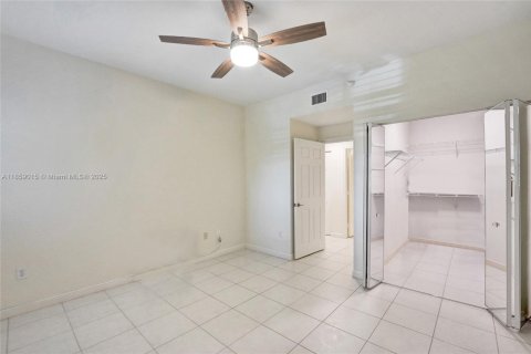 Condo in Tamarac, Florida, 2 bedrooms  № 1888201 - photo 30