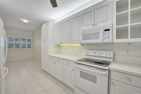 Condo in Tamarac, Florida, 2 bedrooms  № 1888201 - photo 10