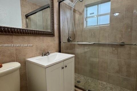 Casa en venta en Hialeah, Florida, 5 dormitorios, 166.11 m2 № 1897651 - foto 7