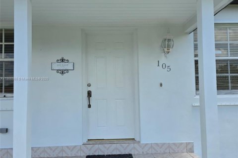 Casa en venta en Hialeah, Florida, 5 dormitorios, 166.11 m2 № 1897651 - foto 21