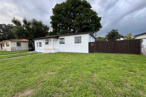 Casa en venta en Hialeah, Florida, 5 dormitorios, 166.11 m2 № 1897651 - foto 20