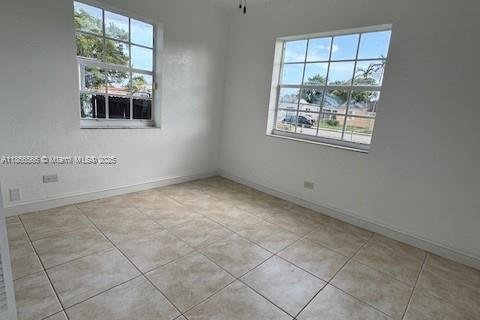 Casa en venta en Hialeah, Florida, 5 dormitorios, 166.11 m2 № 1897651 - foto 11