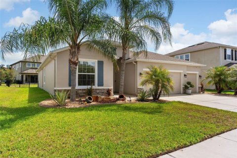 House in Wesley Chapel, Florida 4 bedrooms, 240.52 sq.m. № 2157919 - photo 4