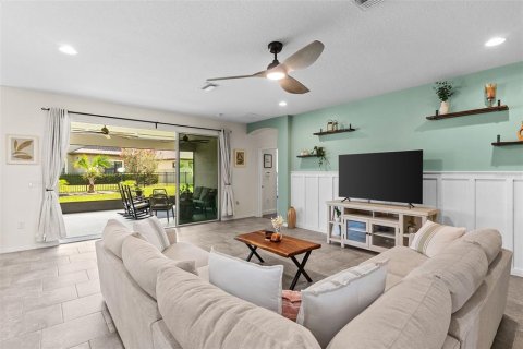 House in Wesley Chapel, Florida 4 bedrooms, 240.52 sq.m. № 2157919 - photo 10