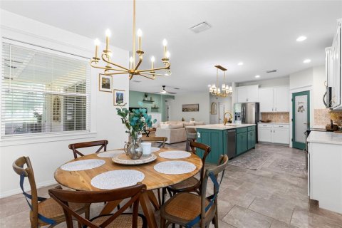 House in Wesley Chapel, Florida 4 bedrooms, 240.52 sq.m. № 2157919 - photo 13