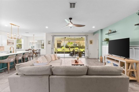 House in Wesley Chapel, Florida 4 bedrooms, 240.52 sq.m. № 2157919 - photo 6
