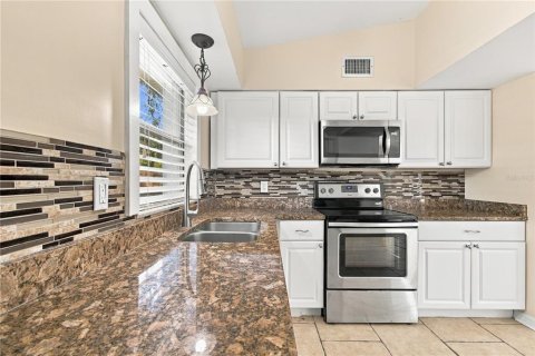 Villa ou maison à vendre à Tampa, Floride: 3 chambres, 131.55 m2 № 2416276 - photo 18