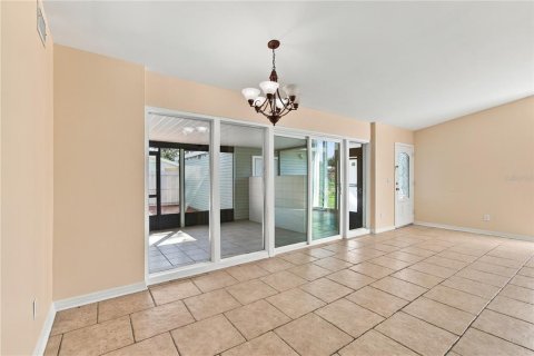Villa ou maison à vendre à Tampa, Floride: 3 chambres, 131.55 m2 № 2416276 - photo 13