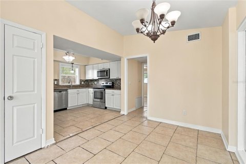 Villa ou maison à vendre à Tampa, Floride: 3 chambres, 131.55 m2 № 2416276 - photo 4