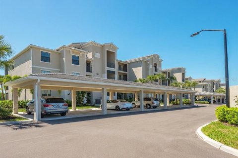 Copropriété à louer à Lakewood Ranch, Floride: 2 chambres, 104.14 m2 № 2316683 - photo 2