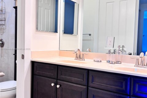 Villa ou maison à louer à Doral, Floride: 4 chambres, 248.42 m2 № 1875224 - photo 13