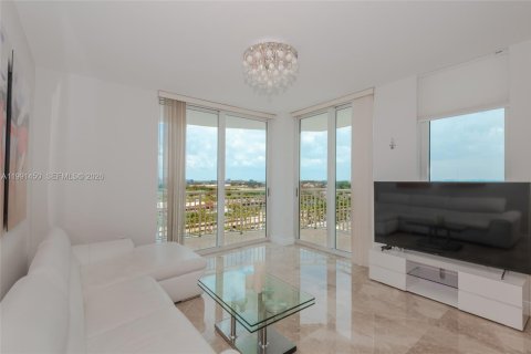 Condominio en alquiler en Hallandale Beach, Florida, 2 dormitorios, 125.79 m2 № 2053137 - foto 17