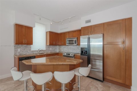 Condominio en alquiler en Hallandale Beach, Florida, 2 dormitorios, 125.79 m2 № 2053137 - foto 8