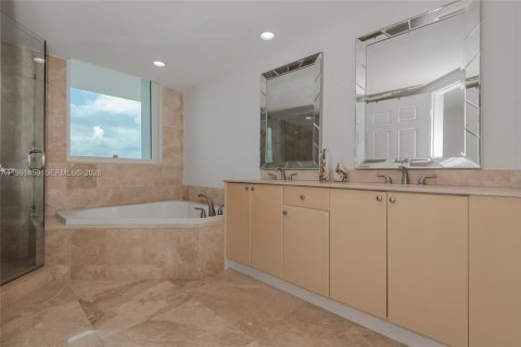 Condominio en alquiler en Hallandale Beach, Florida, 2 dormitorios, 125.79 m2 № 2053137 - foto 23