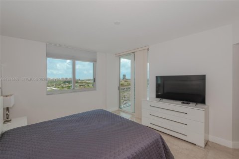 Condominio en alquiler en Hallandale Beach, Florida, 2 dormitorios, 125.79 m2 № 2053137 - foto 19