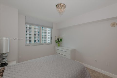 Condominio en alquiler en Hallandale Beach, Florida, 2 dormitorios, 125.79 m2 № 2053137 - foto 11