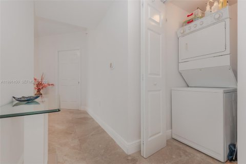 Condominio en alquiler en Hallandale Beach, Florida, 2 dormitorios, 125.79 m2 № 2053137 - foto 25