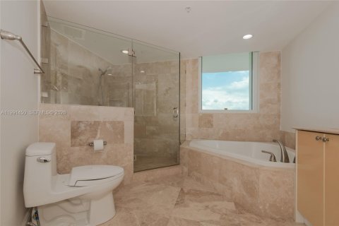 Condominio en alquiler en Hallandale Beach, Florida, 2 dormitorios, 125.79 m2 № 2053137 - foto 24