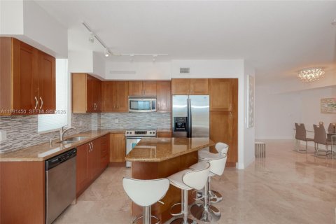 Condominio en alquiler en Hallandale Beach, Florida, 2 dormitorios, 125.79 m2 № 2053137 - foto 9