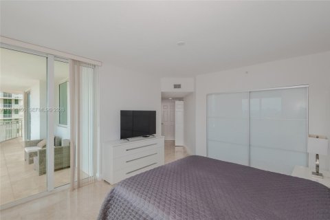 Condominio en alquiler en Hallandale Beach, Florida, 2 dormitorios, 125.79 m2 № 2053137 - foto 21