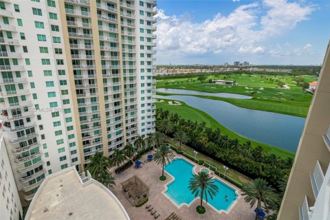 Condominio en alquiler en Hallandale Beach, Florida, 2 dormitorios, 125.79 m2 № 2053137 - foto 26