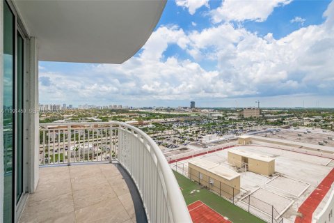 Condominio en alquiler en Hallandale Beach, Florida, 2 dormitorios, 125.79 m2 № 2053137 - foto 2