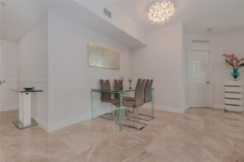 Condominio en alquiler en Hallandale Beach, Florida, 2 dormitorios, 125.79 m2 № 2053137 - foto 15