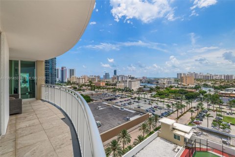 Condominio en Hallandale Beach, Florida, 2 dormitorios  № 2053137