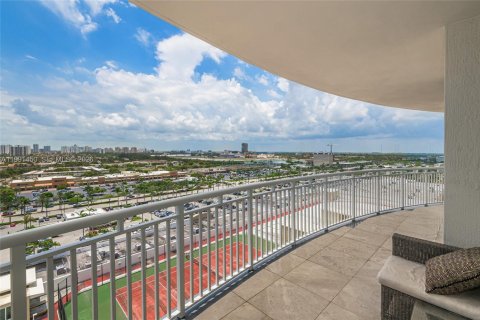Condominio en alquiler en Hallandale Beach, Florida, 2 dormitorios, 125.79 m2 № 2053137 - foto 3