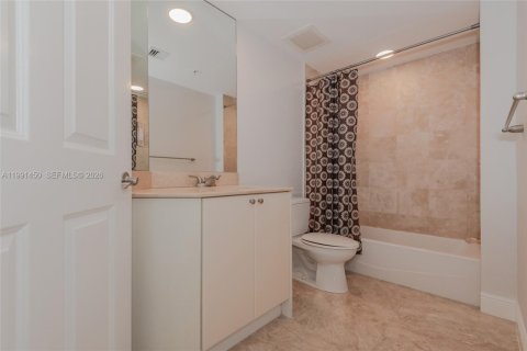 Condominio en alquiler en Hallandale Beach, Florida, 2 dormitorios, 125.79 m2 № 2053137 - foto 13