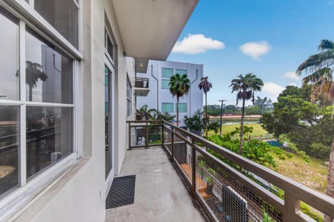 Condo in Fort Lauderdale, Florida, 2 bedrooms  № 2343468 - photo 7