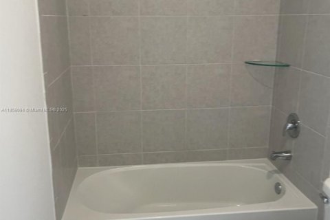 Townhouse in Homestead, Florida 3 bedrooms, 123.37 sq.m. № 1888311 - photo 6